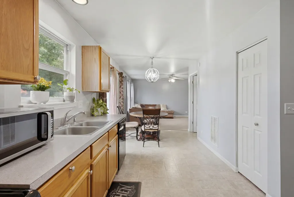 645 Spicebush Lane Aurora IL 60504