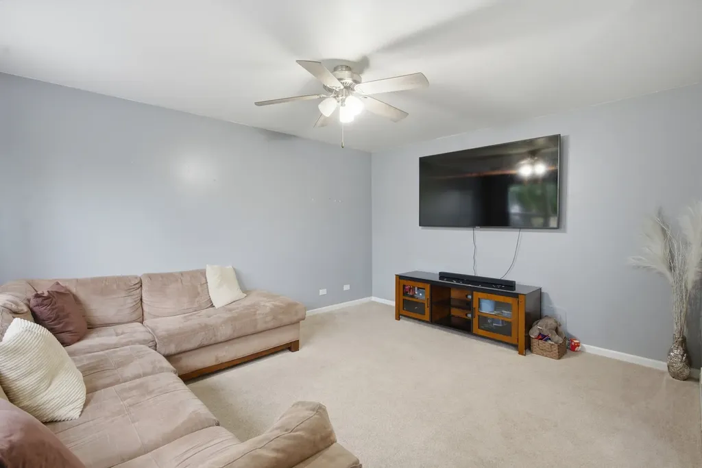 645 Spicebush Lane Aurora IL 60504