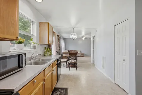 645 Spicebush Lane Aurora IL 60504