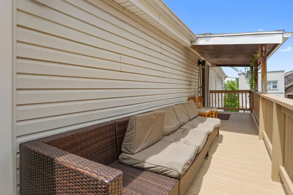 2123-25 West Race Avenue Chicago IL 60612