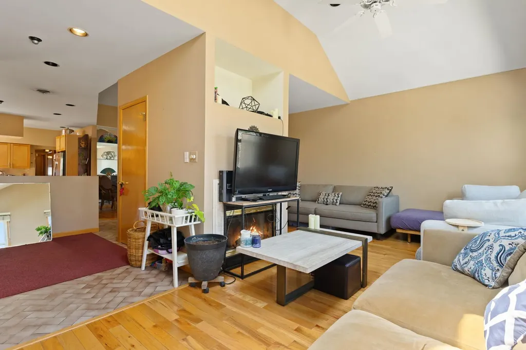 2123-25 West Race Avenue Chicago IL 60612