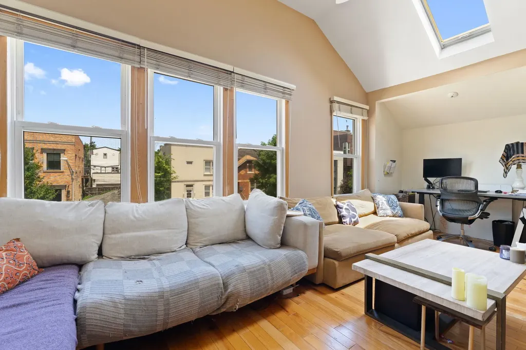 2123-25 West Race Avenue Chicago IL 60612