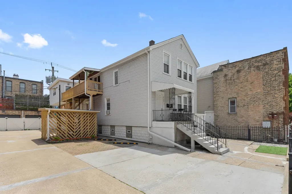 2123-25 West Race Avenue Chicago IL 60612