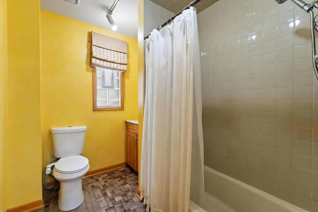 2123-25 West Race Avenue Chicago IL 60612