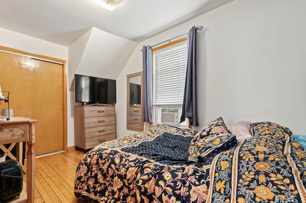 2123-25 West Race Avenue Chicago IL 60612