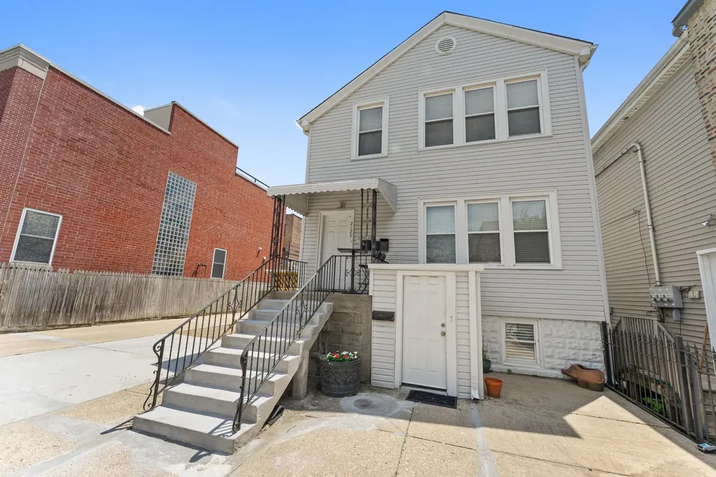 2123-25 West Race Avenue Chicago IL 60612