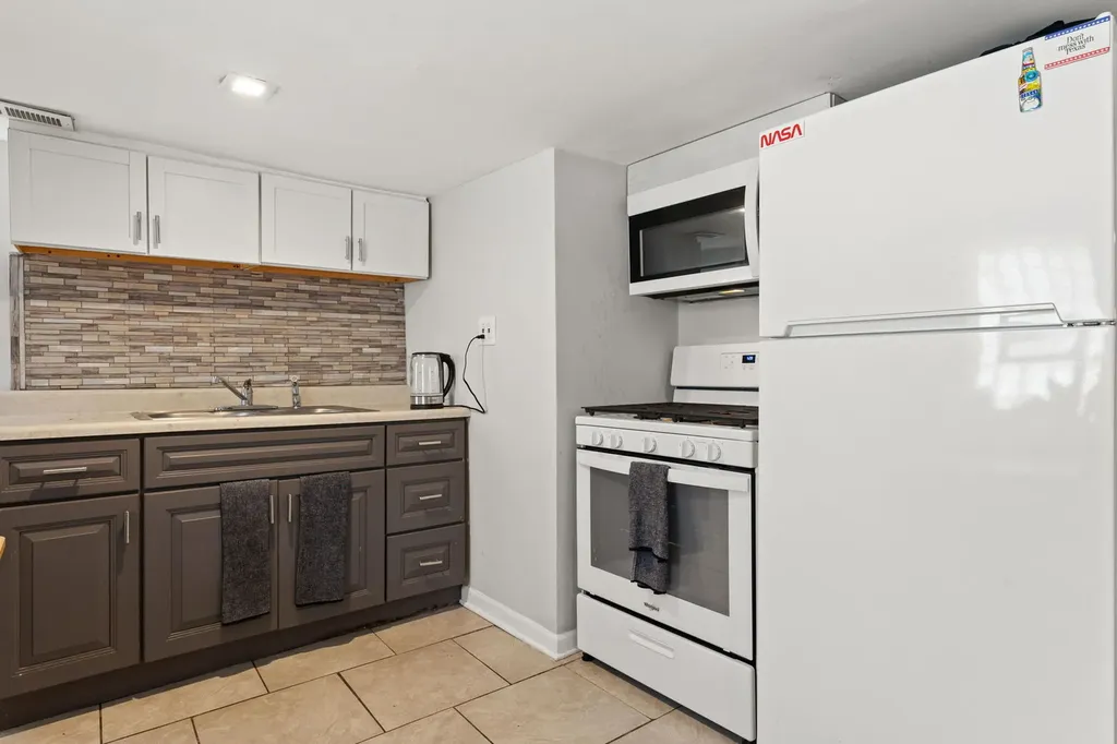 2123-25 West Race Avenue Chicago IL 60612