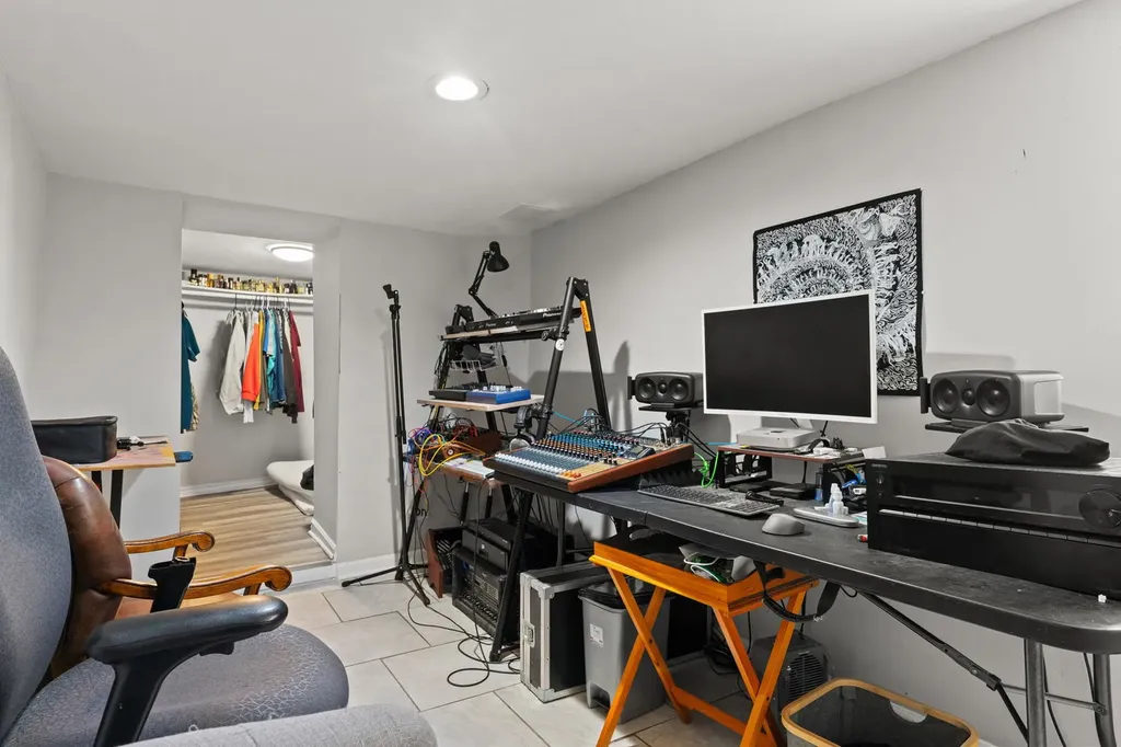 2123-25 West Race Avenue Chicago IL 60612