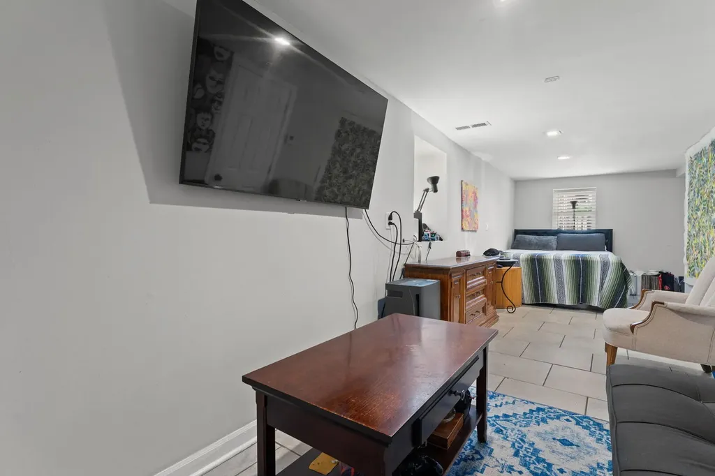 2123-25 West Race Avenue Chicago IL 60612