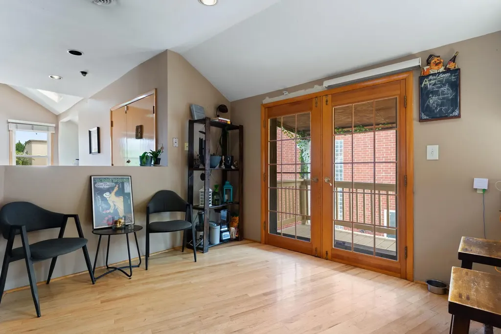 2123-25 West Race Avenue Chicago IL 60612