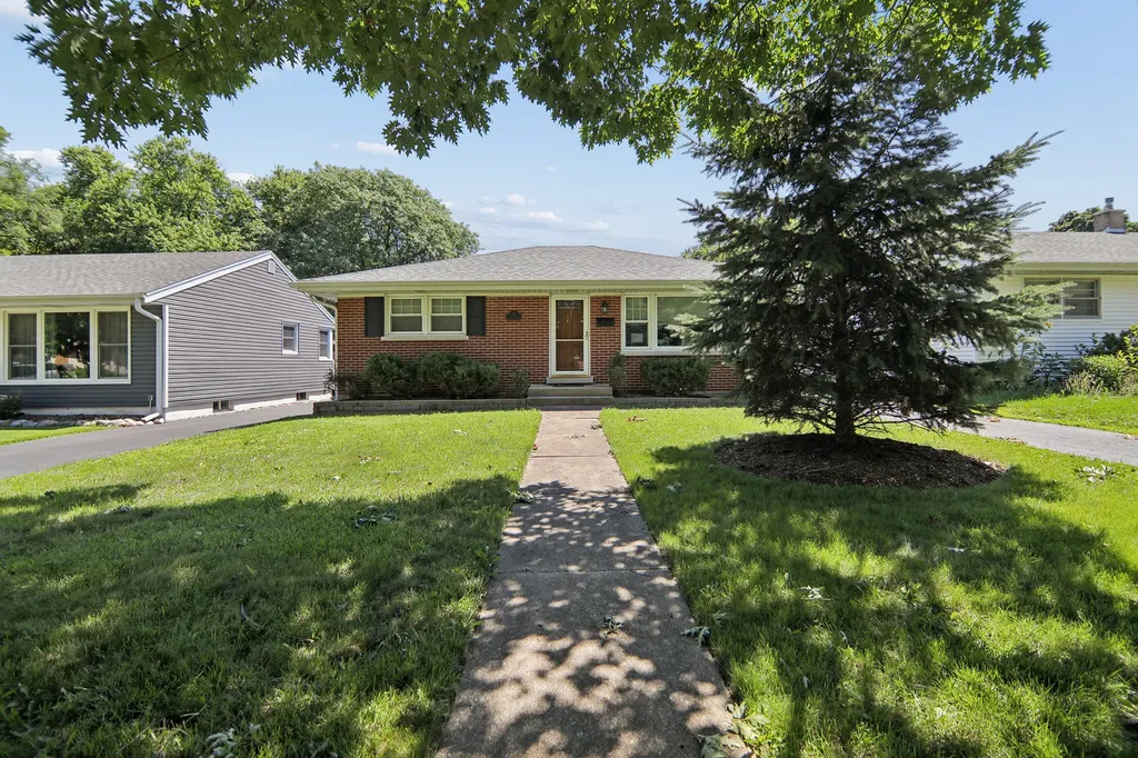 29 North Summit Avenue Villa Park IL 60181