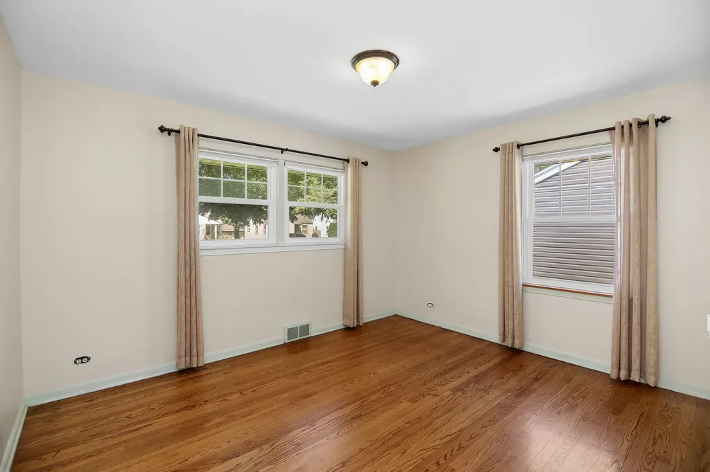 29 North Summit Avenue Villa Park IL 60181