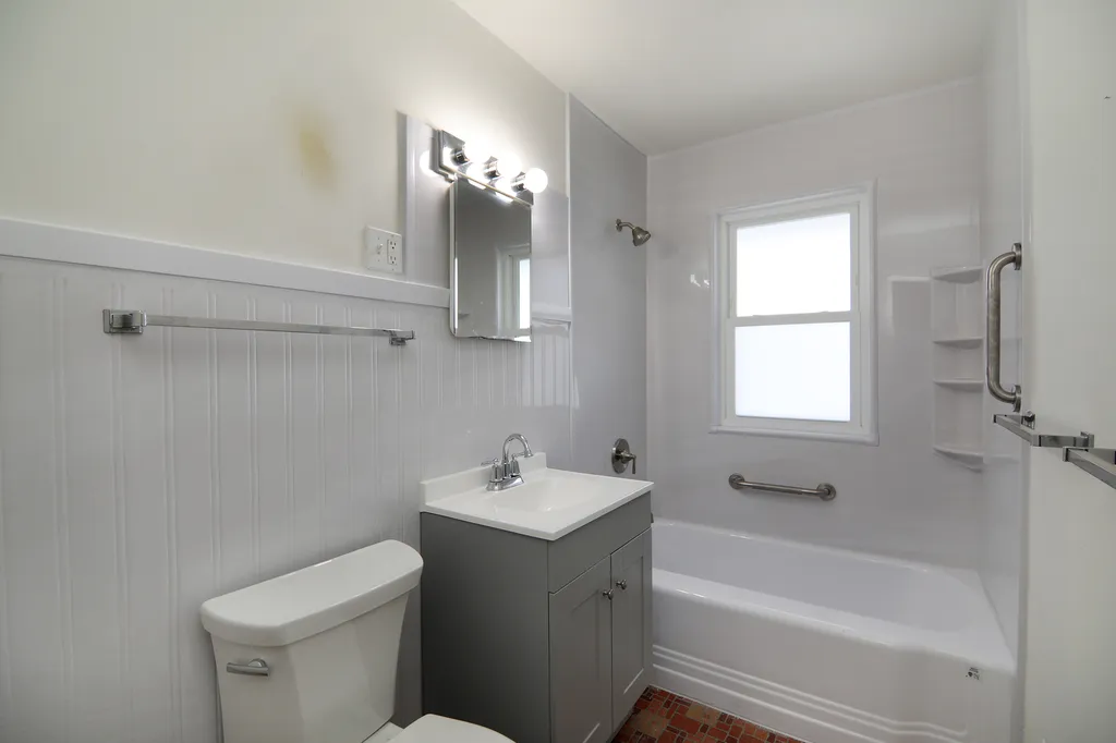 29 North Summit Avenue Villa Park IL 60181