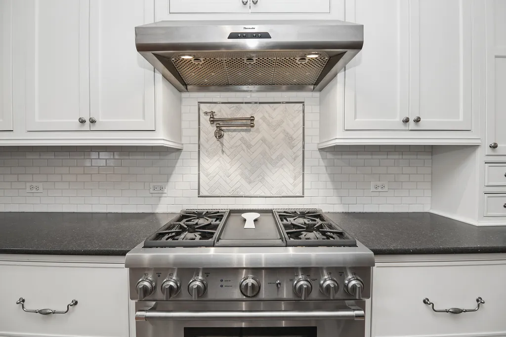 29 North Summit Avenue Villa Park IL 60181