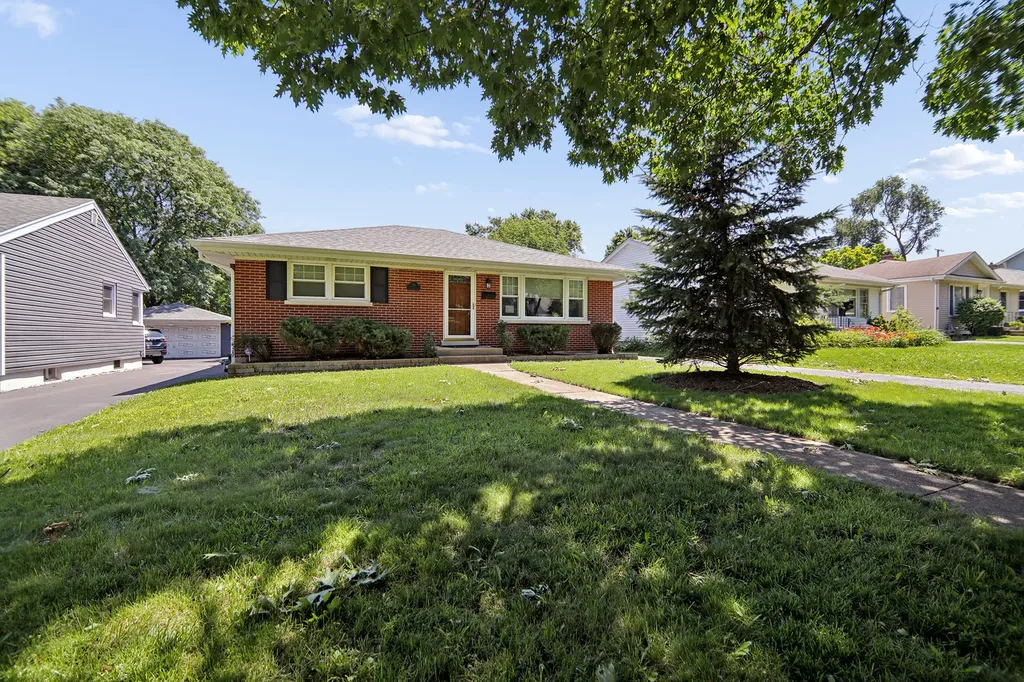 29 North Summit Avenue Villa Park IL 60181