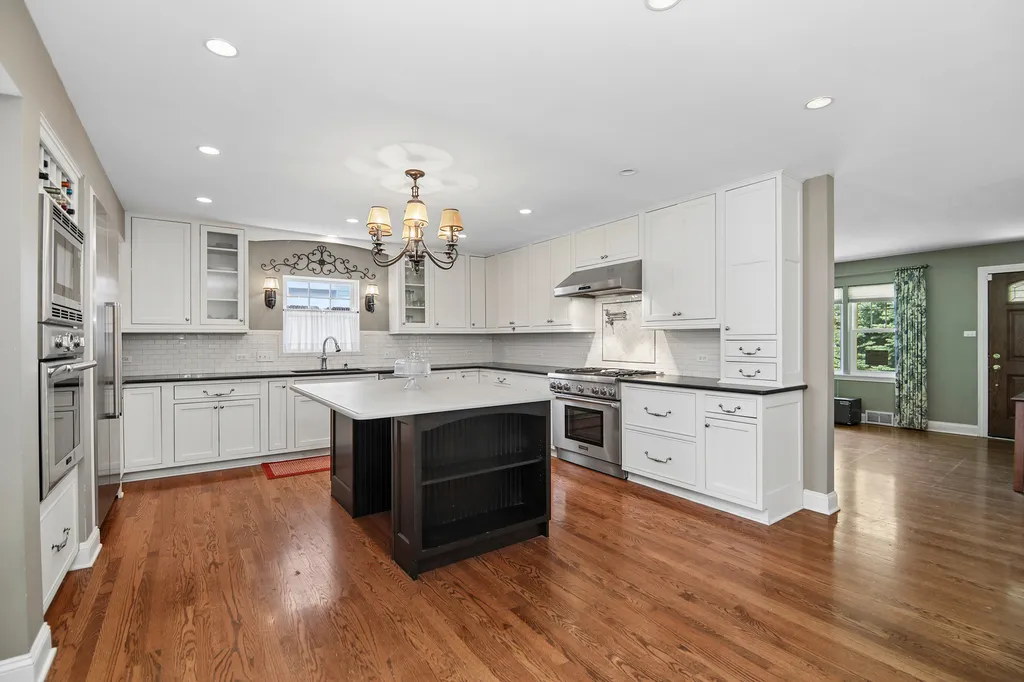 29 North Summit Avenue Villa Park IL 60181
