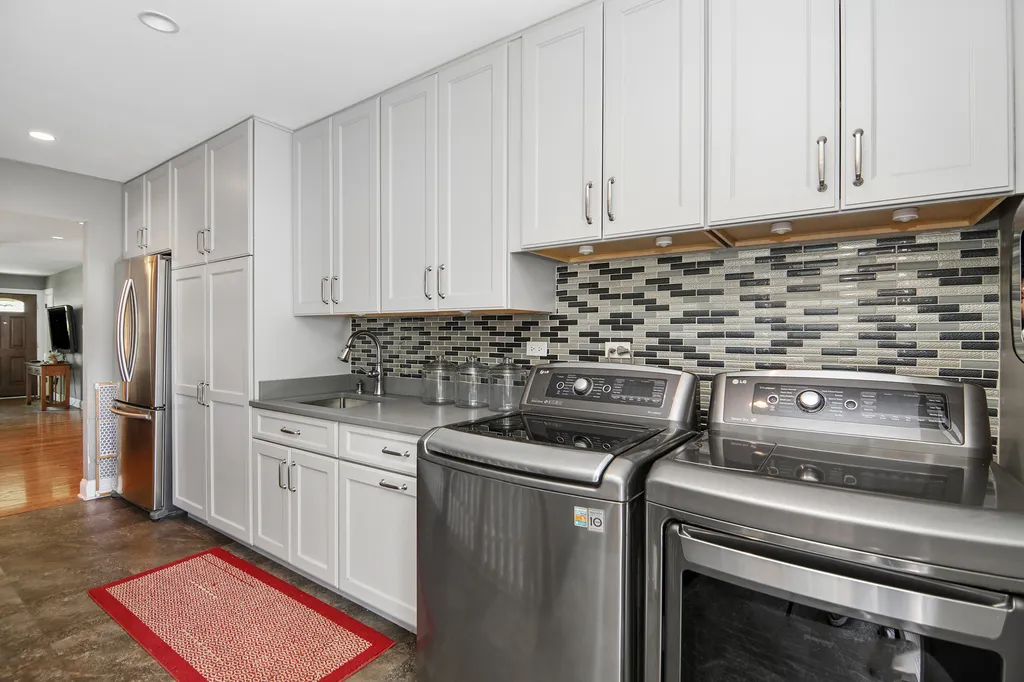 29 North Summit Avenue Villa Park IL 60181