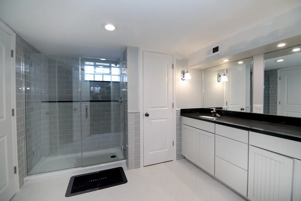 29 North Summit Avenue Villa Park IL 60181