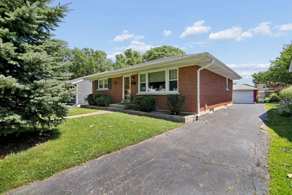 29 North Summit Avenue Villa Park IL 60181