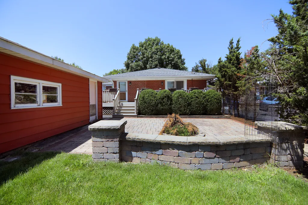 29 North Summit Avenue Villa Park IL 60181