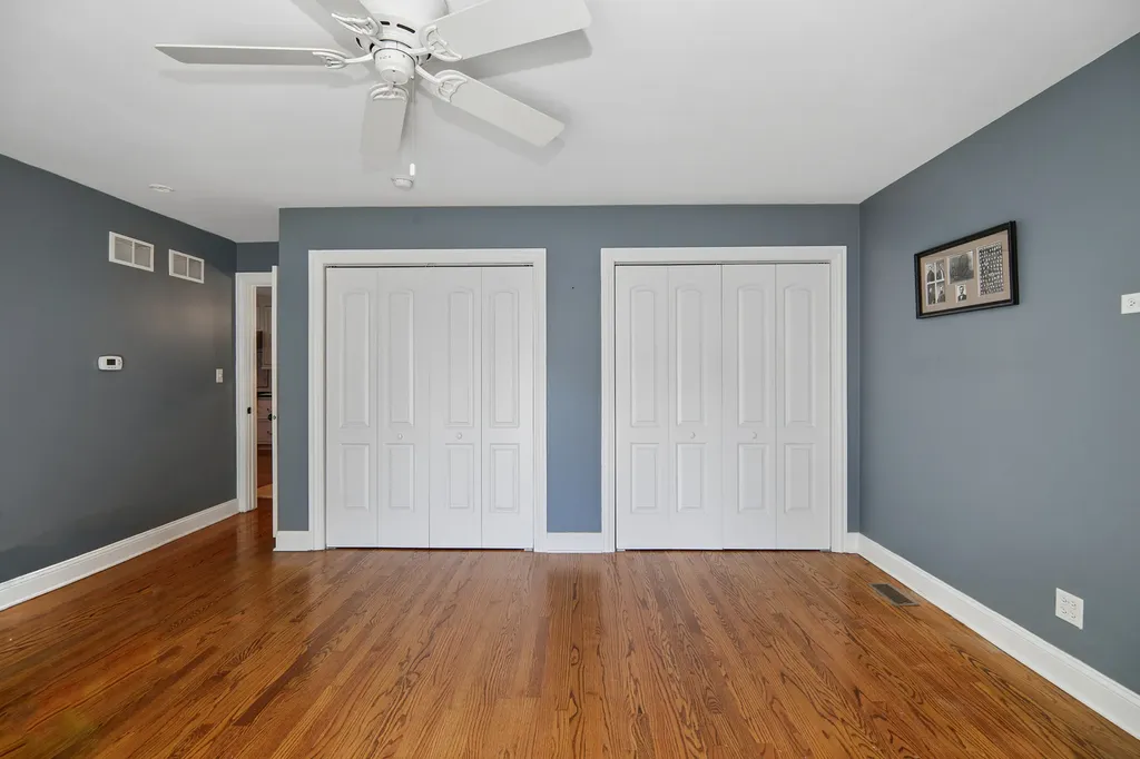 29 North Summit Avenue Villa Park IL 60181