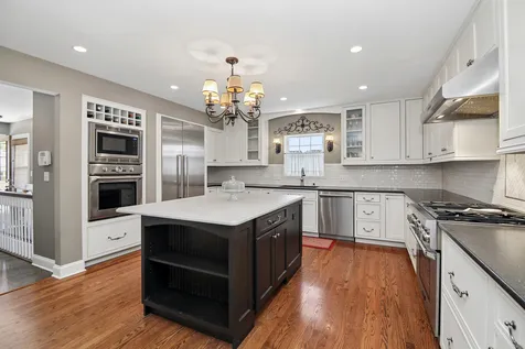 29 North Summit Avenue Villa Park IL 60181