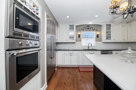 29 North Summit Avenue Villa Park IL 60181
