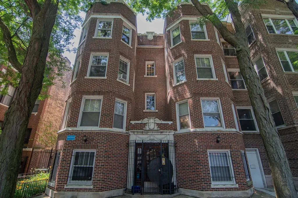 7648 North Greenview Avenue Chicago IL 60626