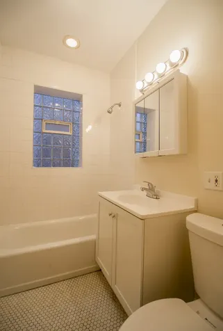 7648 North Greenview Avenue Chicago IL 60626