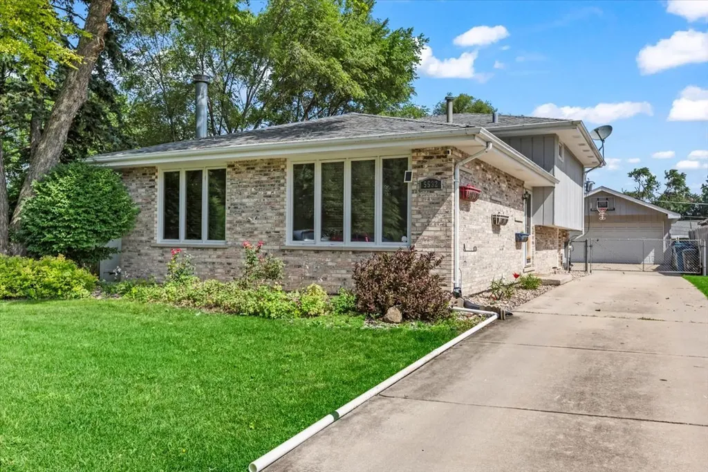 5532 129TH Street Crestwood IL 60418