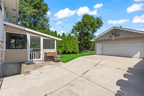 5532 129TH Street Crestwood IL 60418