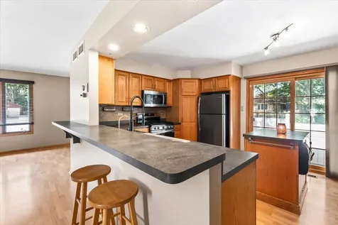 5532 129TH Street Crestwood IL 60418