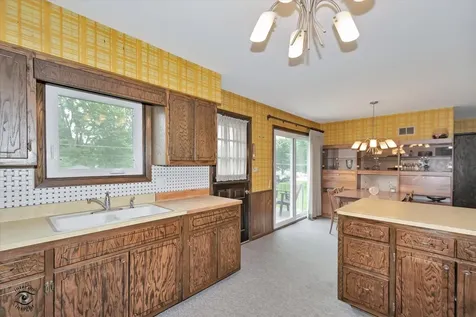 713 Oak Park Avenue Beecher IL 60401