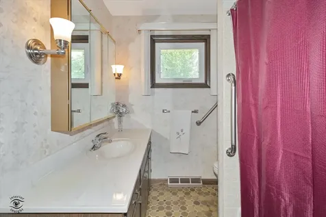 713 Oak Park Avenue Beecher IL 60401