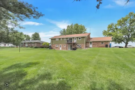 713 Oak Park Avenue Beecher IL 60401