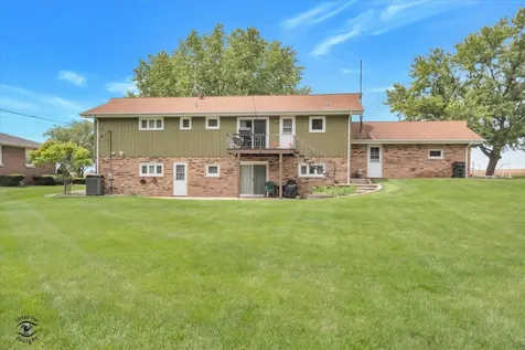 713 Oak Park Avenue Beecher IL 60401