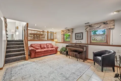 152 Jacquelyn Drive Bensenville IL 60106