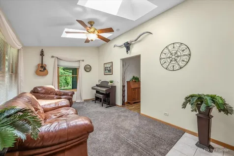 152 Jacquelyn Drive Bensenville IL 60106