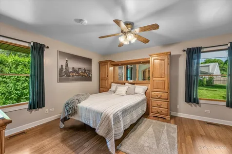 152 Jacquelyn Drive Bensenville IL 60106