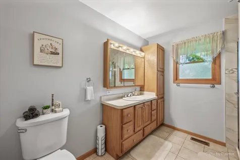 152 Jacquelyn Drive Bensenville IL 60106