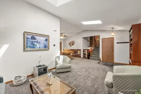 152 Jacquelyn Drive Bensenville IL 60106