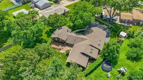 152 Jacquelyn Drive Bensenville IL 60106
