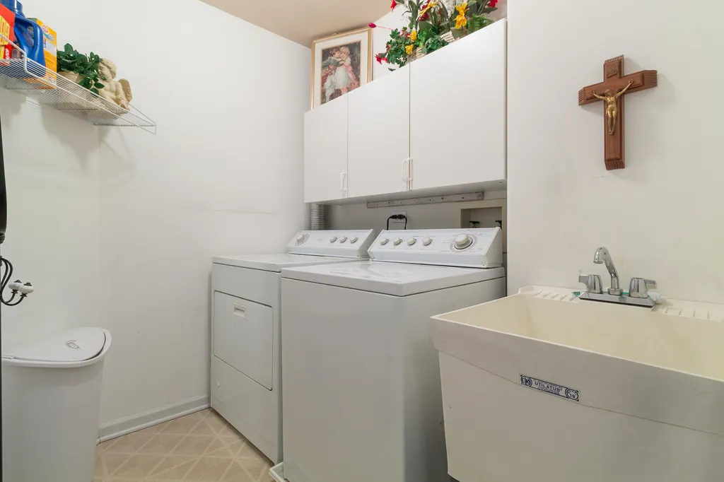 9237 Waterfall Glen Boulevard Darien IL 60561