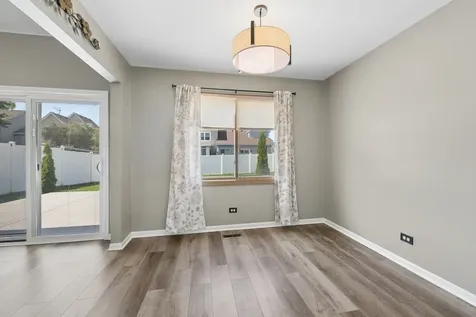 1430 South Pembroke Drive South Elgin IL 60177