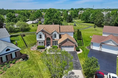 10 Hithergreen Court Algonquin IL 60102