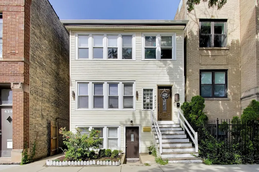 4202 North Sacramento Avenue Chicago IL 60618