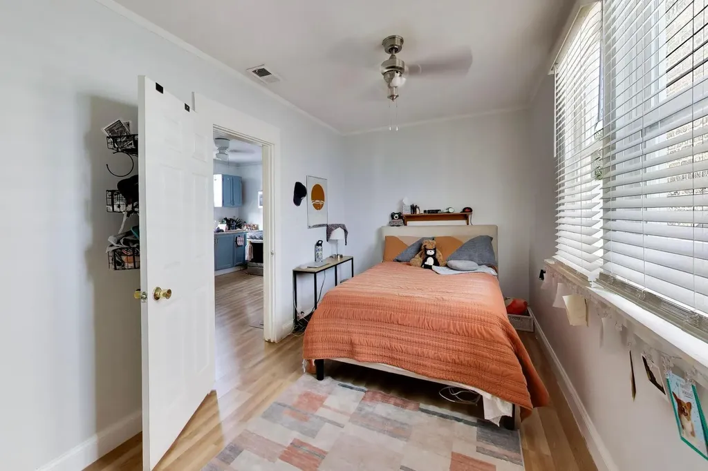 4202 North Sacramento Avenue Chicago IL 60618