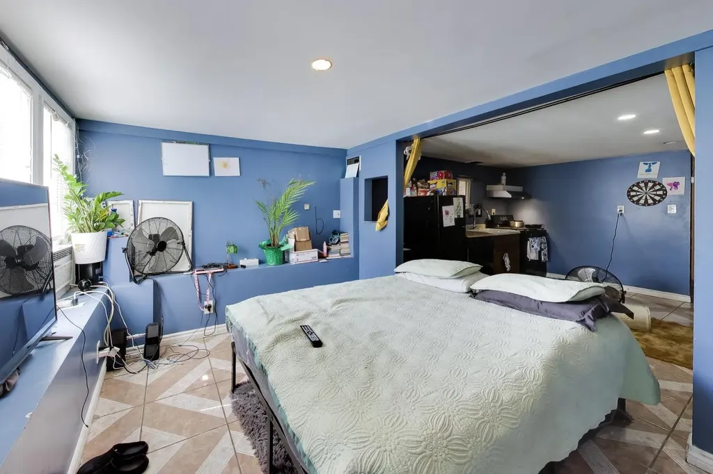 4202 North Sacramento Avenue Chicago IL 60618
