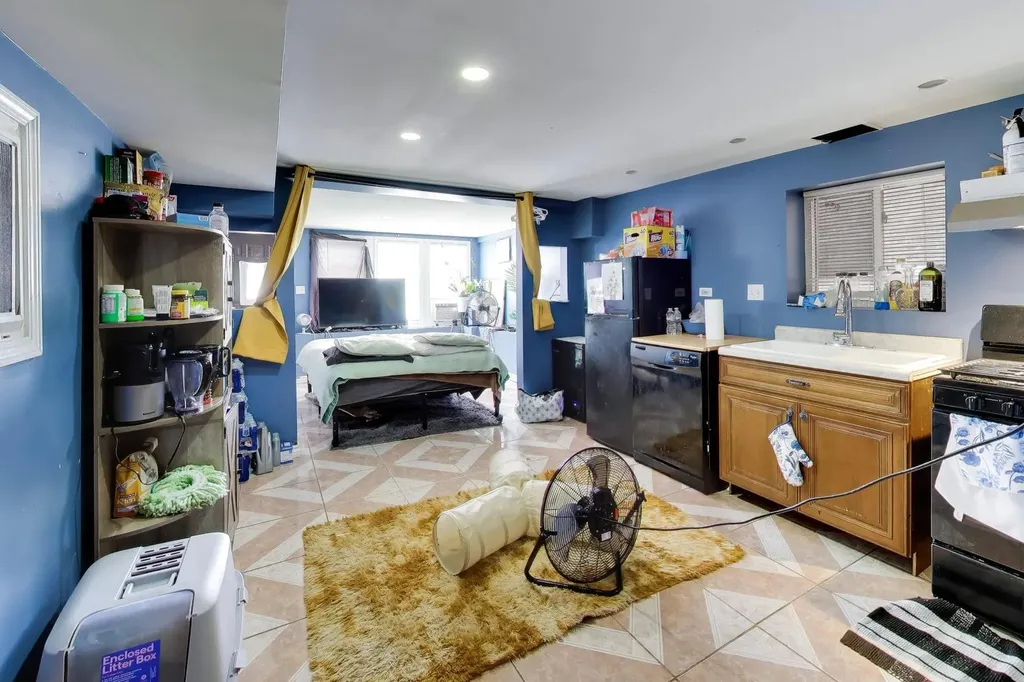 4202 North Sacramento Avenue Chicago IL 60618