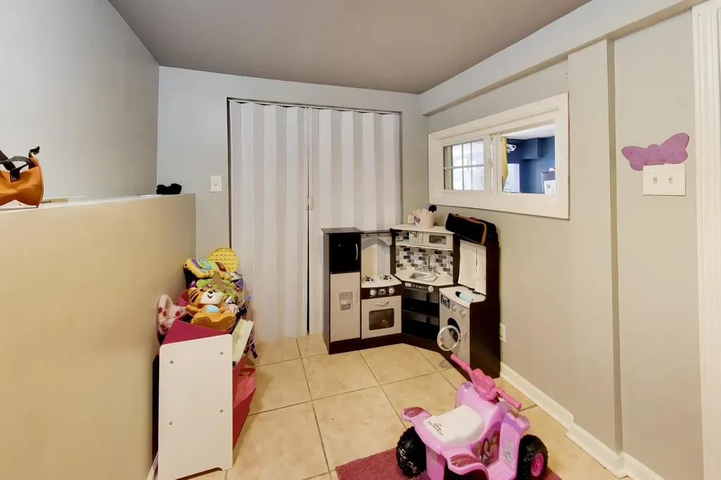 4202 North Sacramento Avenue Chicago IL 60618